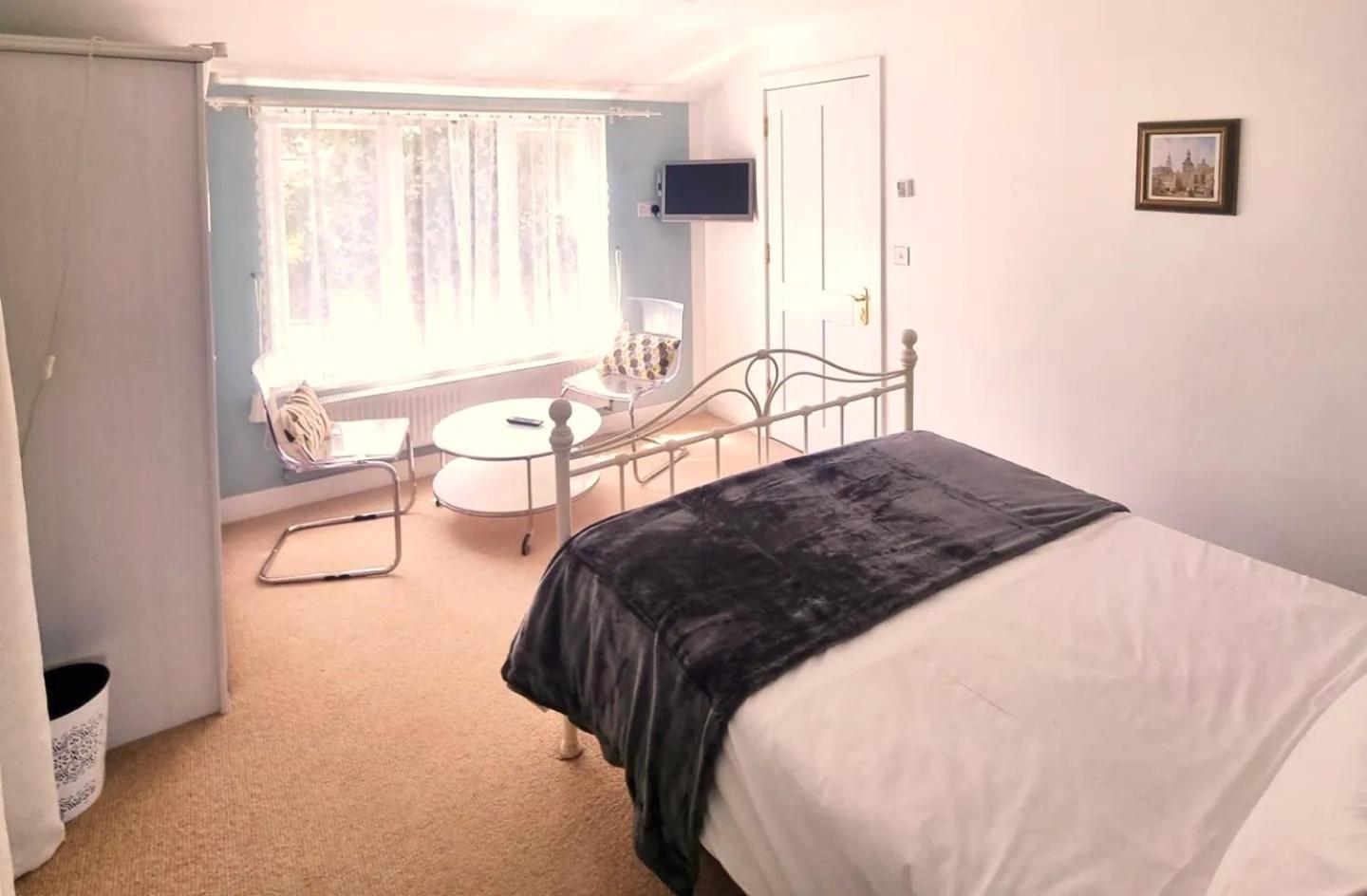 Oak Tree Rooms Ltd Brockenhurst Exterior photo