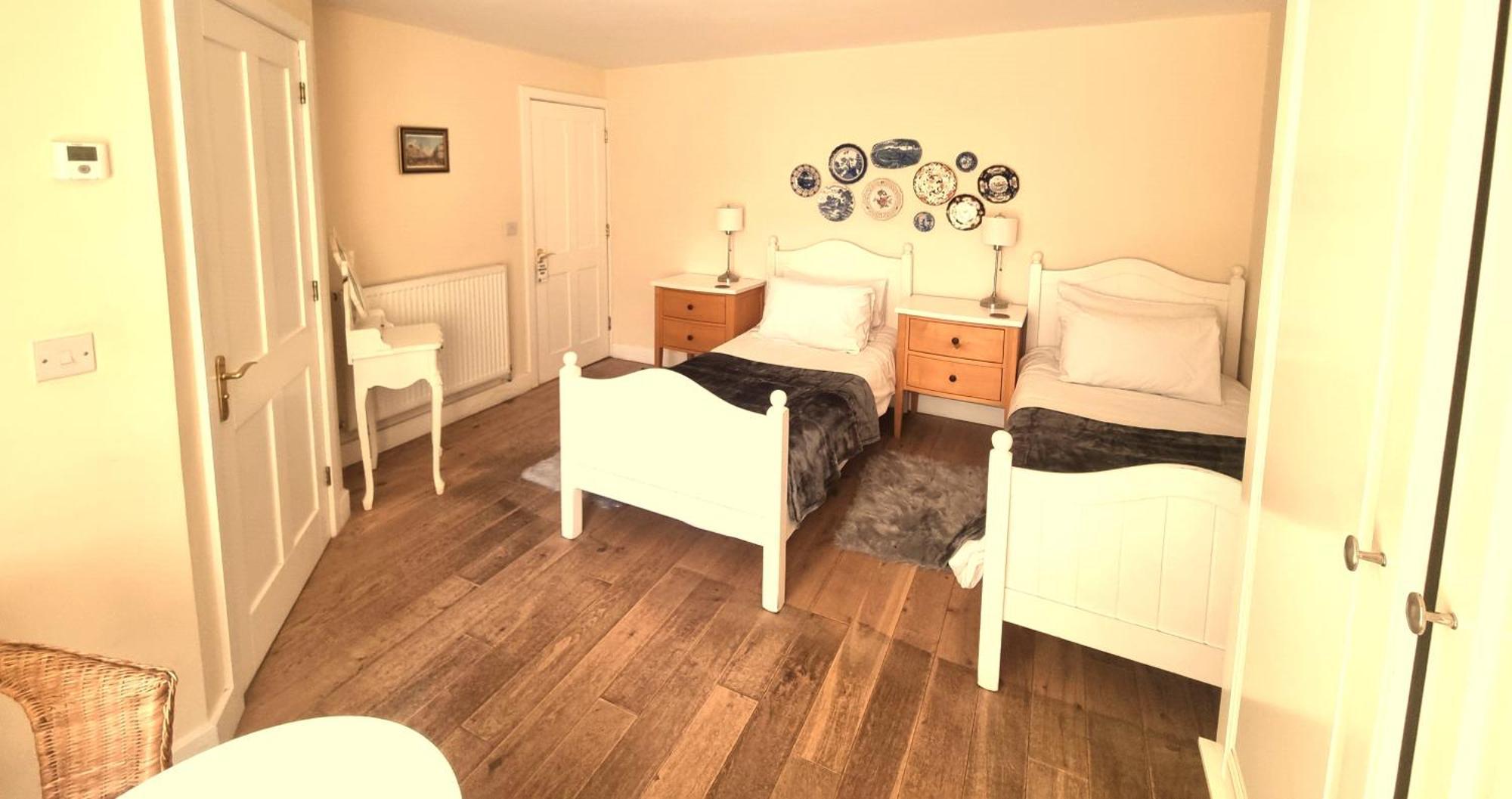 Oak Tree Rooms Ltd Brockenhurst Exterior photo